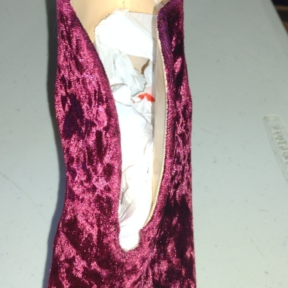 VINCE Camuto Evanata Crushed Velvet Bootie Red size 8.5 - Picture 11 of 14